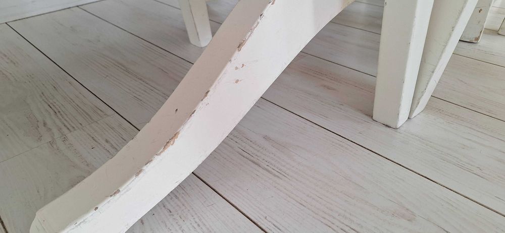 Stół drewniany biały