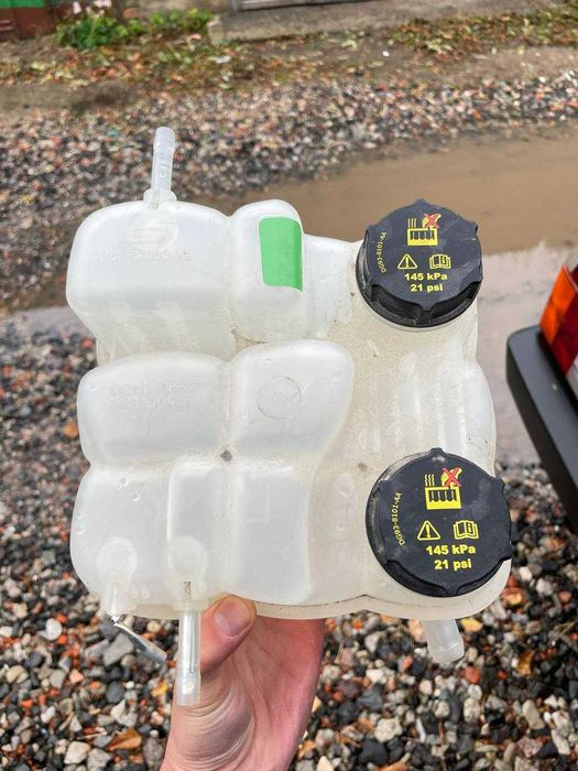 Продам расширительный бачек ford escape 2020 hibryd