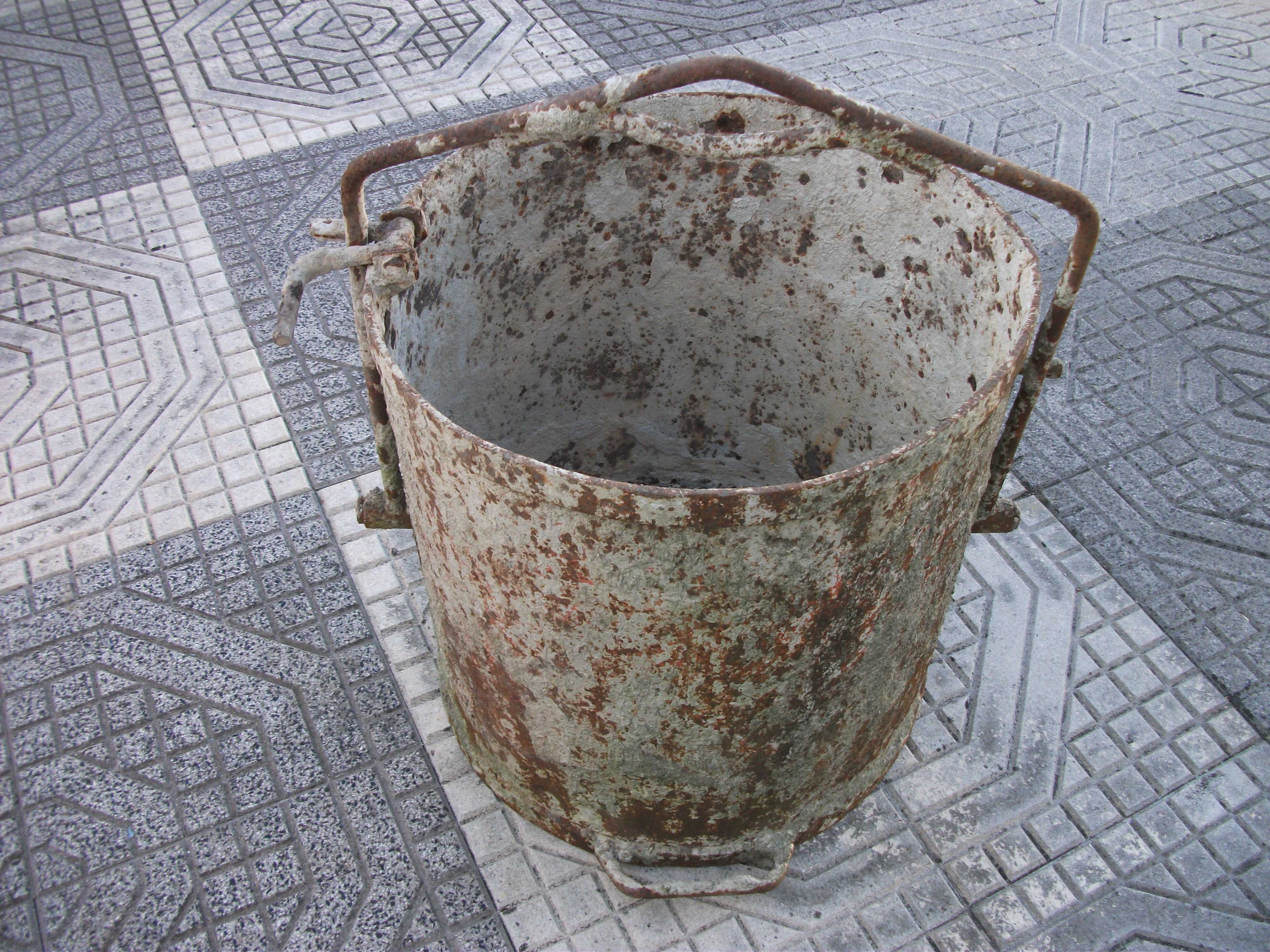 Balde para grueta para carrear betão em obras