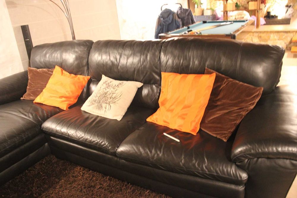 Sofá de canto em pele preto
