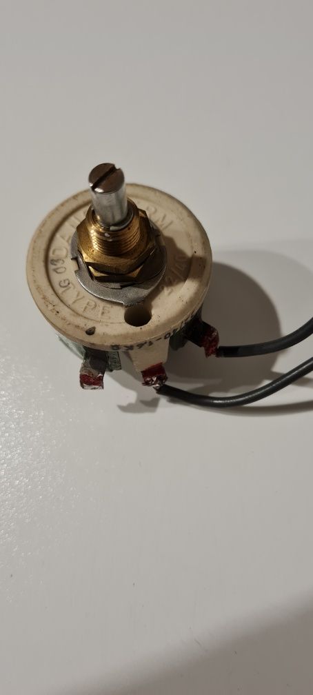 Potencjometr, rezystor regulowany  1,6 kOhm 40W.