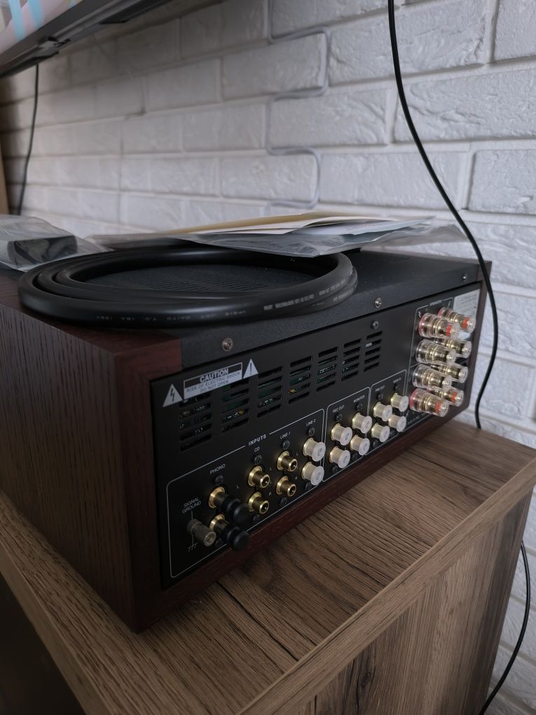 Wzmacniacz Luxman LX-32u jak nowy.