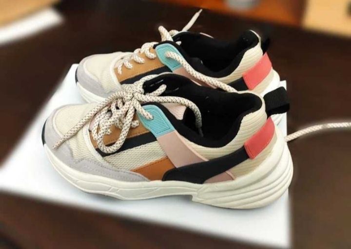 Sapato/Tênis - Praticamente Novo