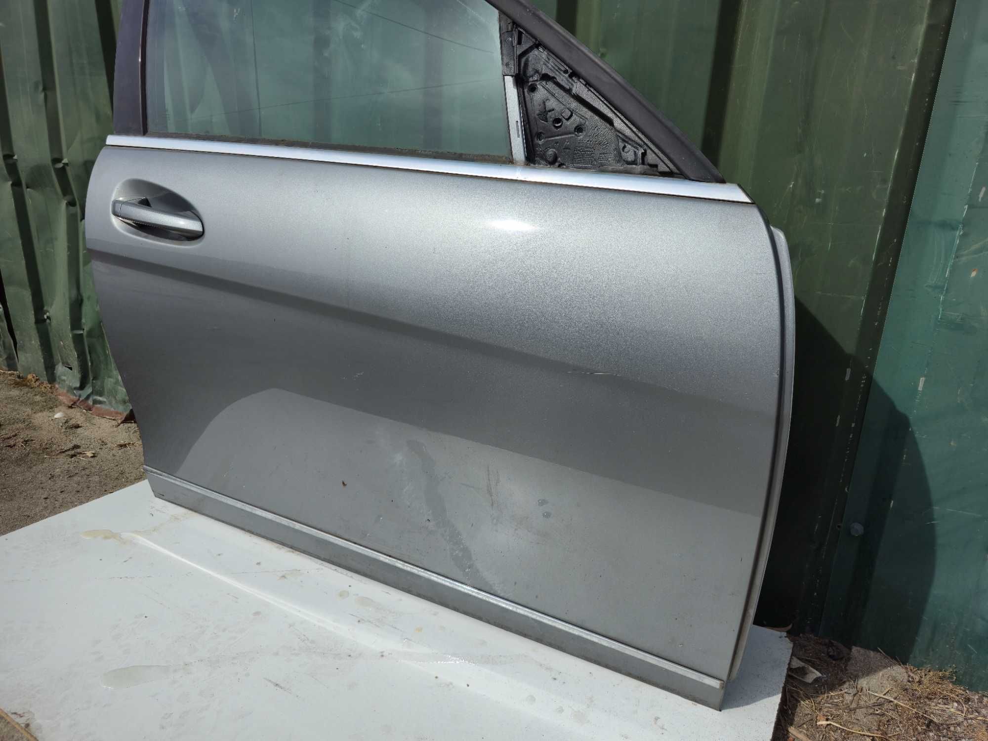 Porta frente direita MERCEDES C Class W204. (2007 a 2015)