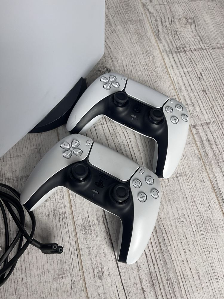 PlayStation 5 z Napędem i dwoma padami