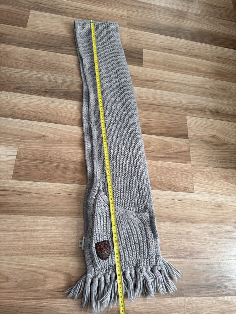 Damski szalik zewnętrzny UGG z tarczami