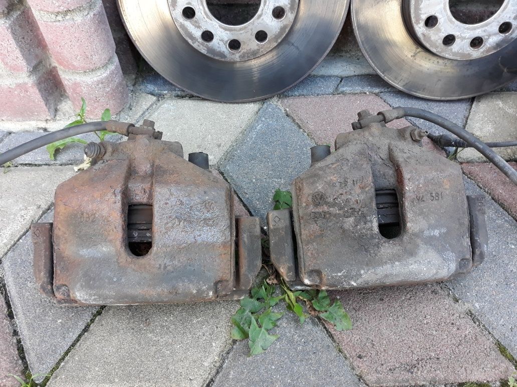 Цапфа Поворотний кулак полуось VW Passat B6 B7 Golf 5 Jetta 5 Golf 5+