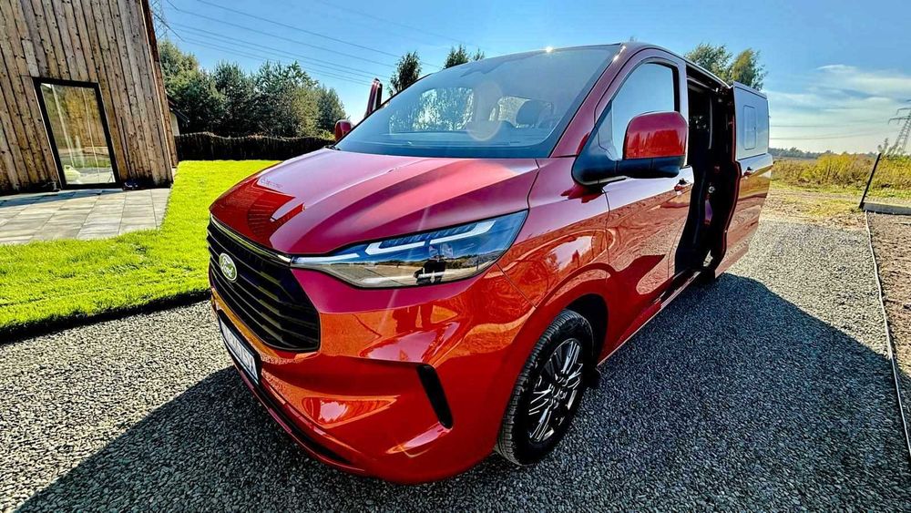 Wynajem Busa Ford Custom 2025 8 osobowy