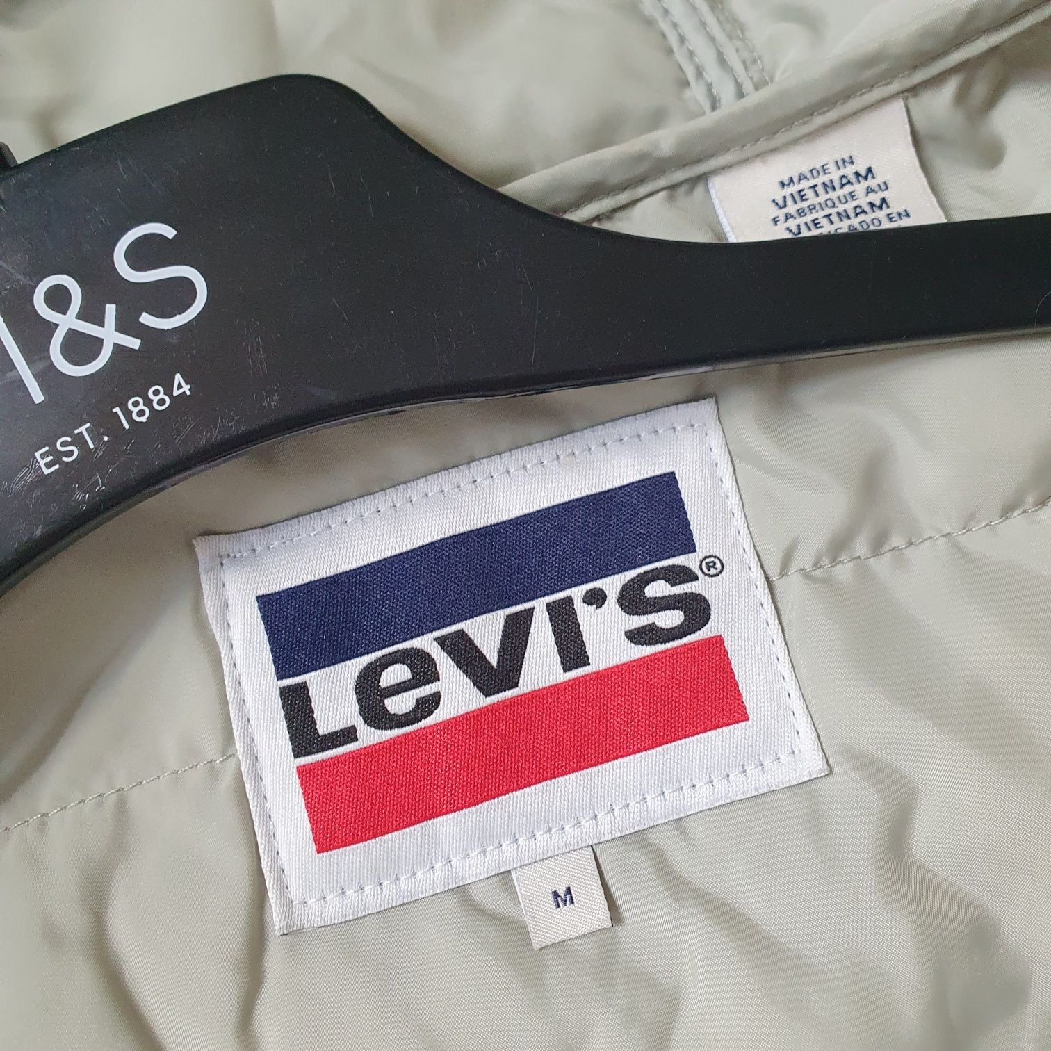 Жіноча м'ятна куртка levi's , m