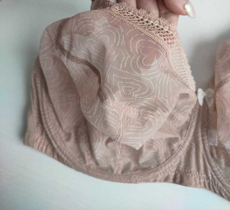 Бюстгальтер Marks & Spencer 95G на большую грудь бежевый в сердечки