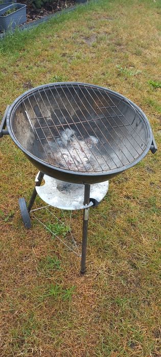 Grill węglowy z polrywą