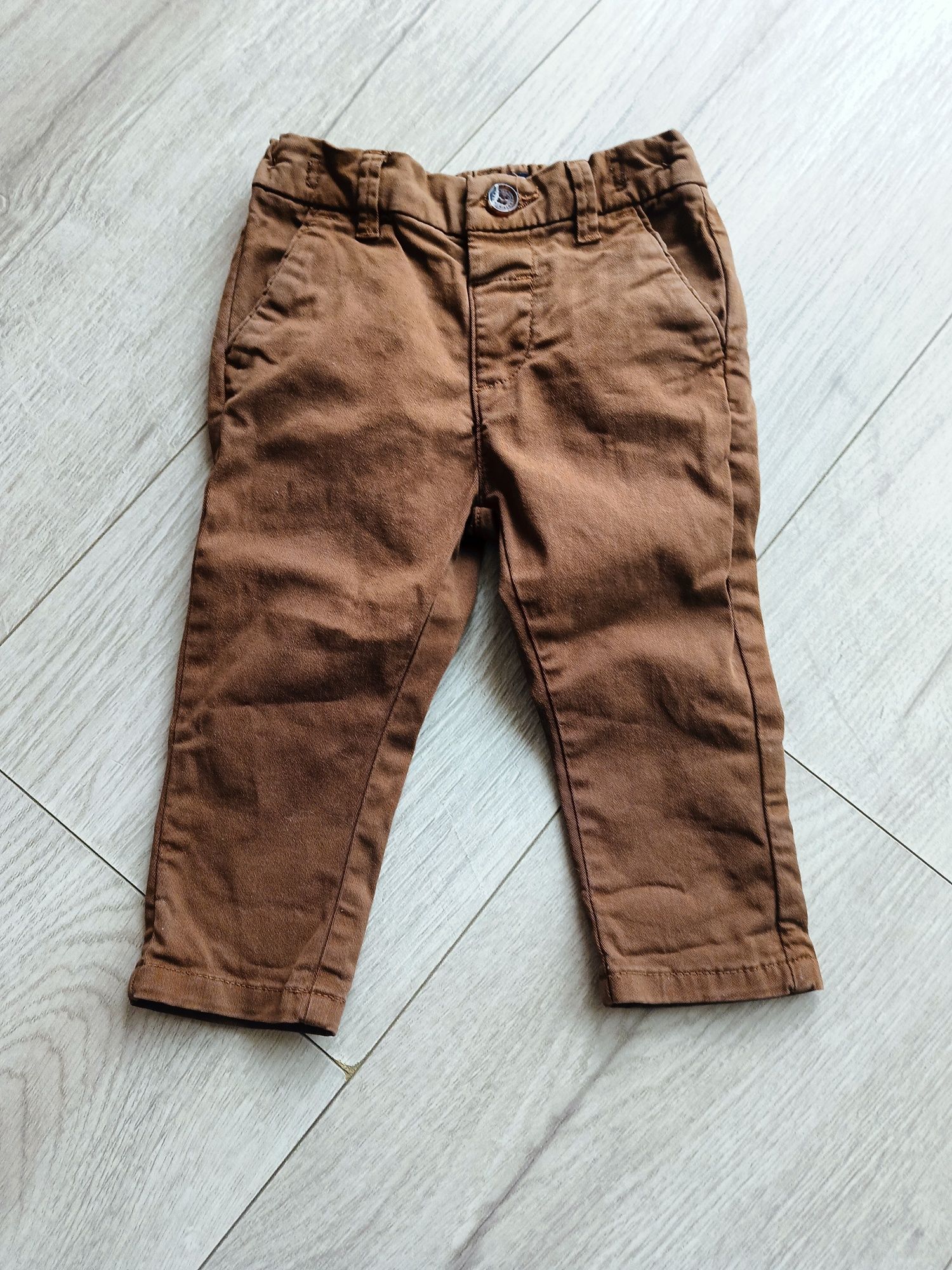 Spodnie brązowe dla chłopca 6-9 m