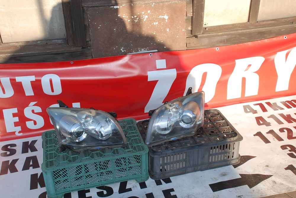 toyota avensis T25 FL lift lampa prawa xenon WYSYŁKA