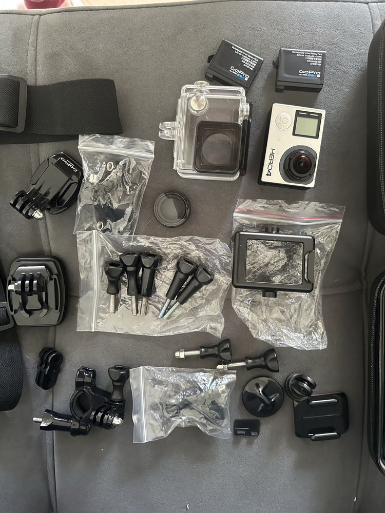 GoPro Hero4 з нагрудним кріпленням та аксесуарами