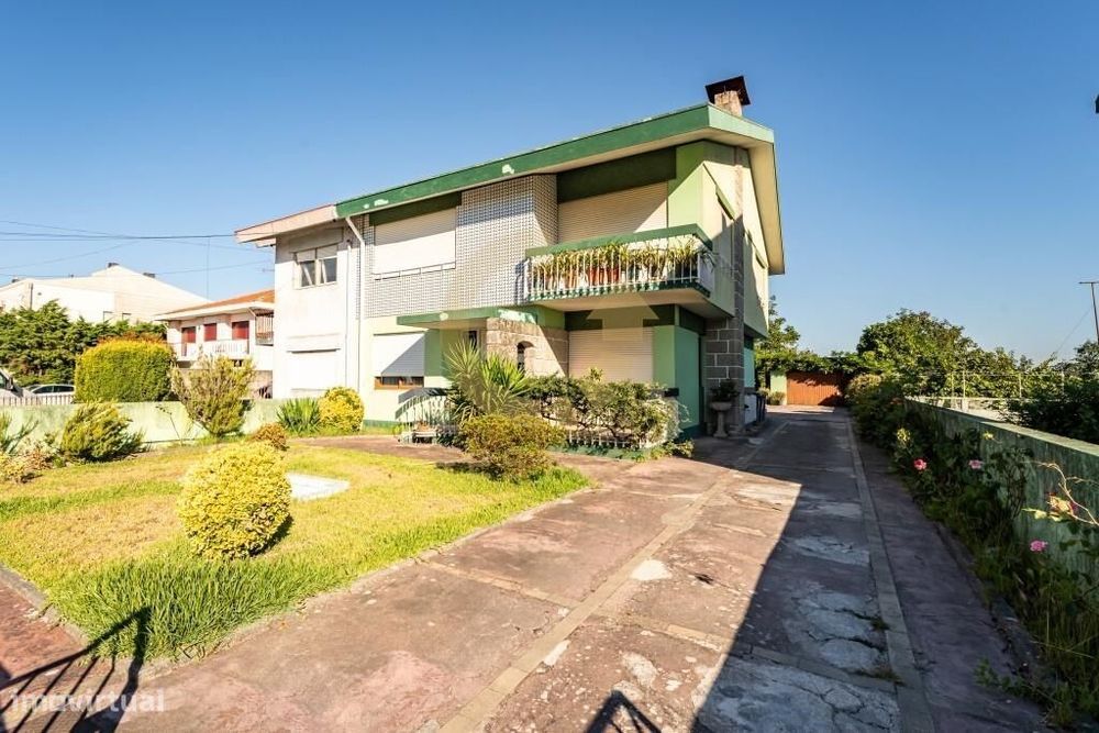 Moradia T4+1 em Pedra com terreno de 1088 metros próximo do Hospital S