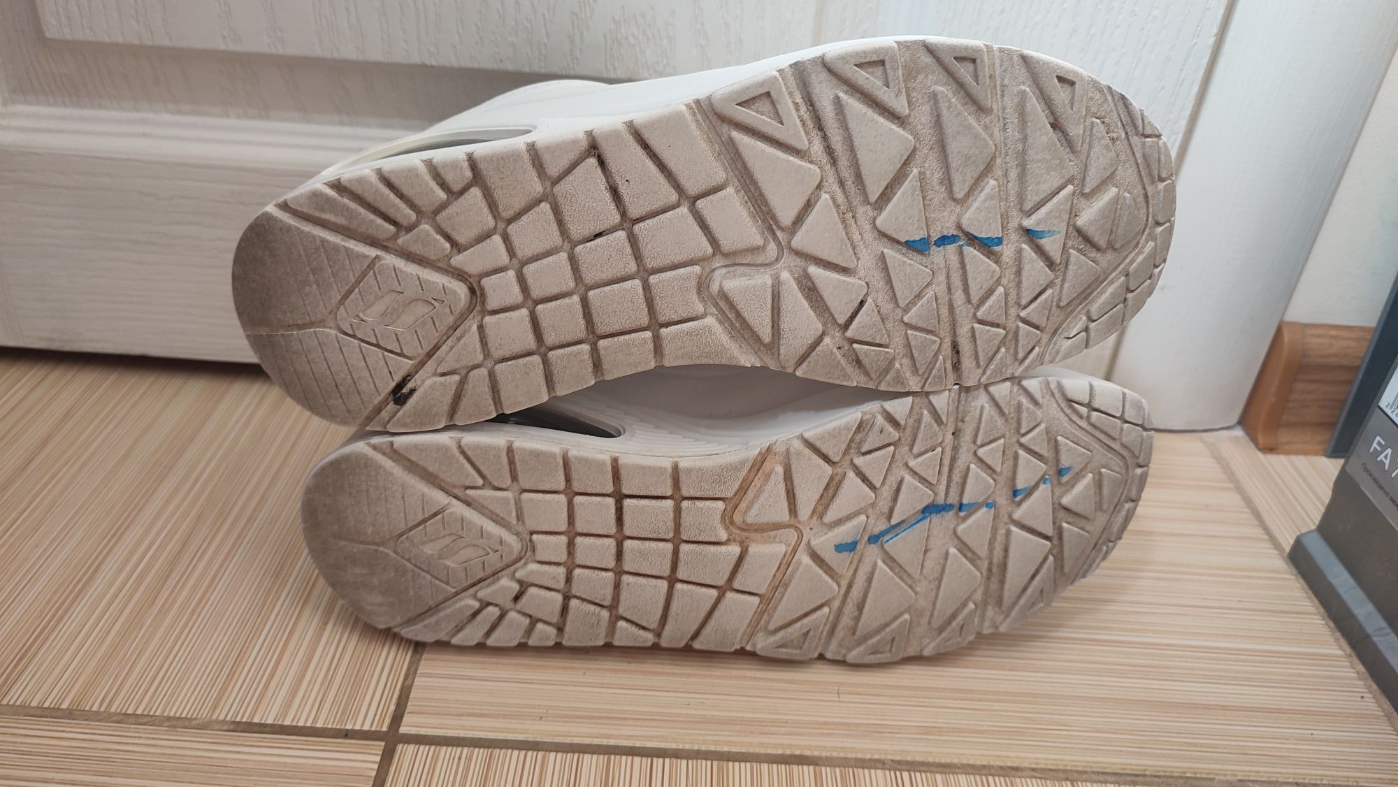 Кросівки SKECHERS LOS ANGELES, 40-42 р., 27 см