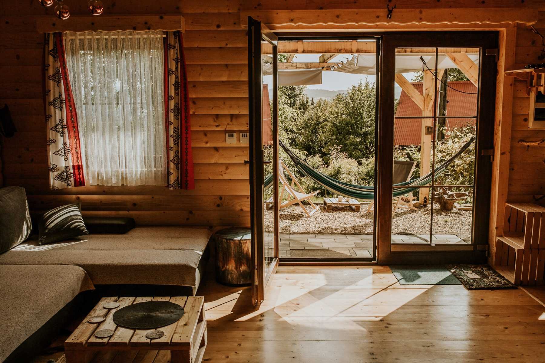 Drewniany domek do wynajęcia, Prawie na końcu drogi, noclegi w górach