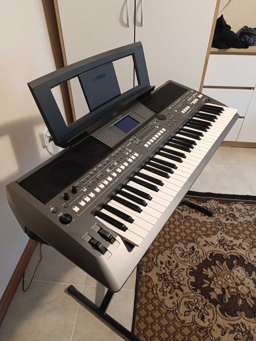 YAMAHA PSR S670 instrument