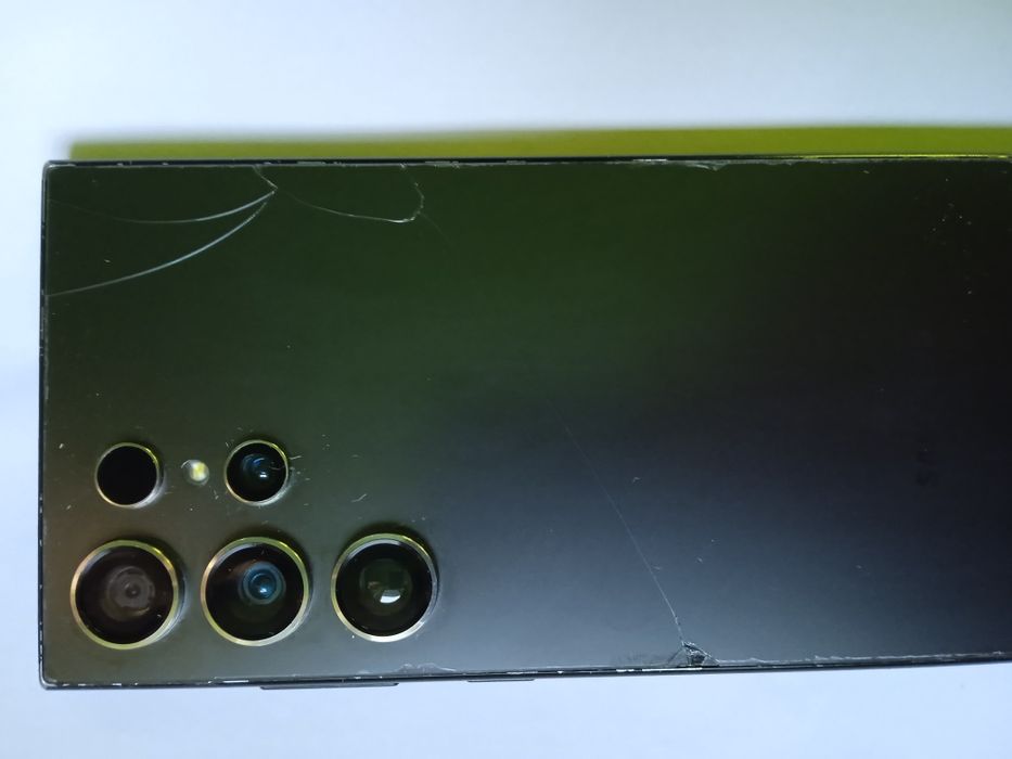 Продаю samsung galaxy s24 ultra на запчасти