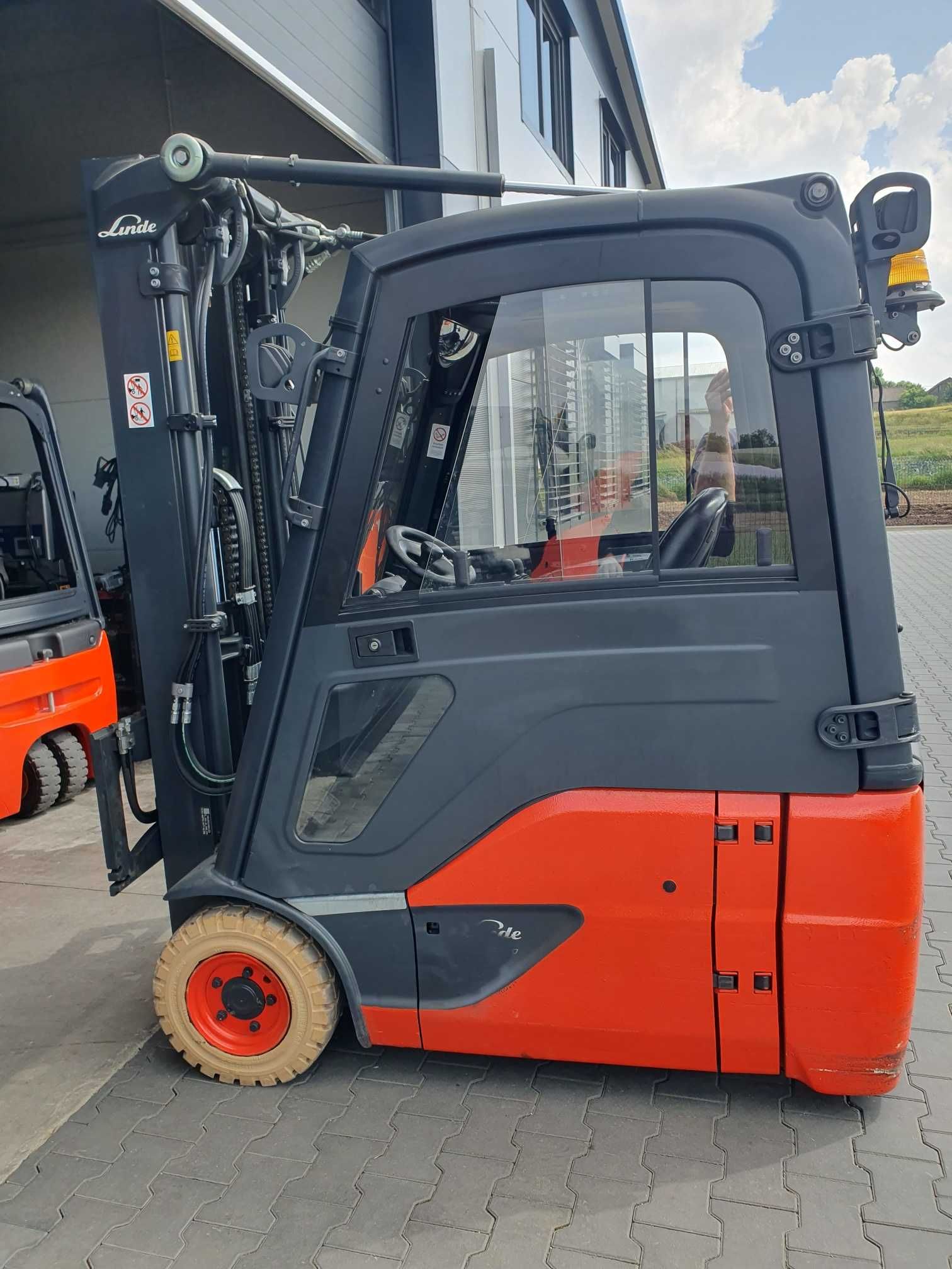Komplet Drzwi wózek Linde E16 seria  386 , E20 E18