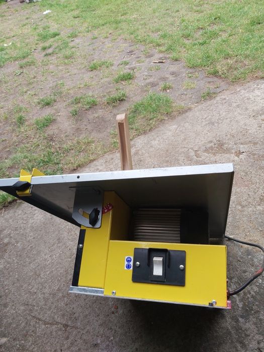Piła stołowa 220w