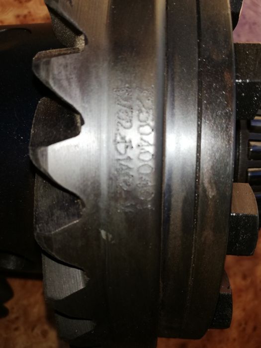 Mechanizm różnicowy, wałek ataku John Deere5045E, 5055E, 5065E, 5065M,