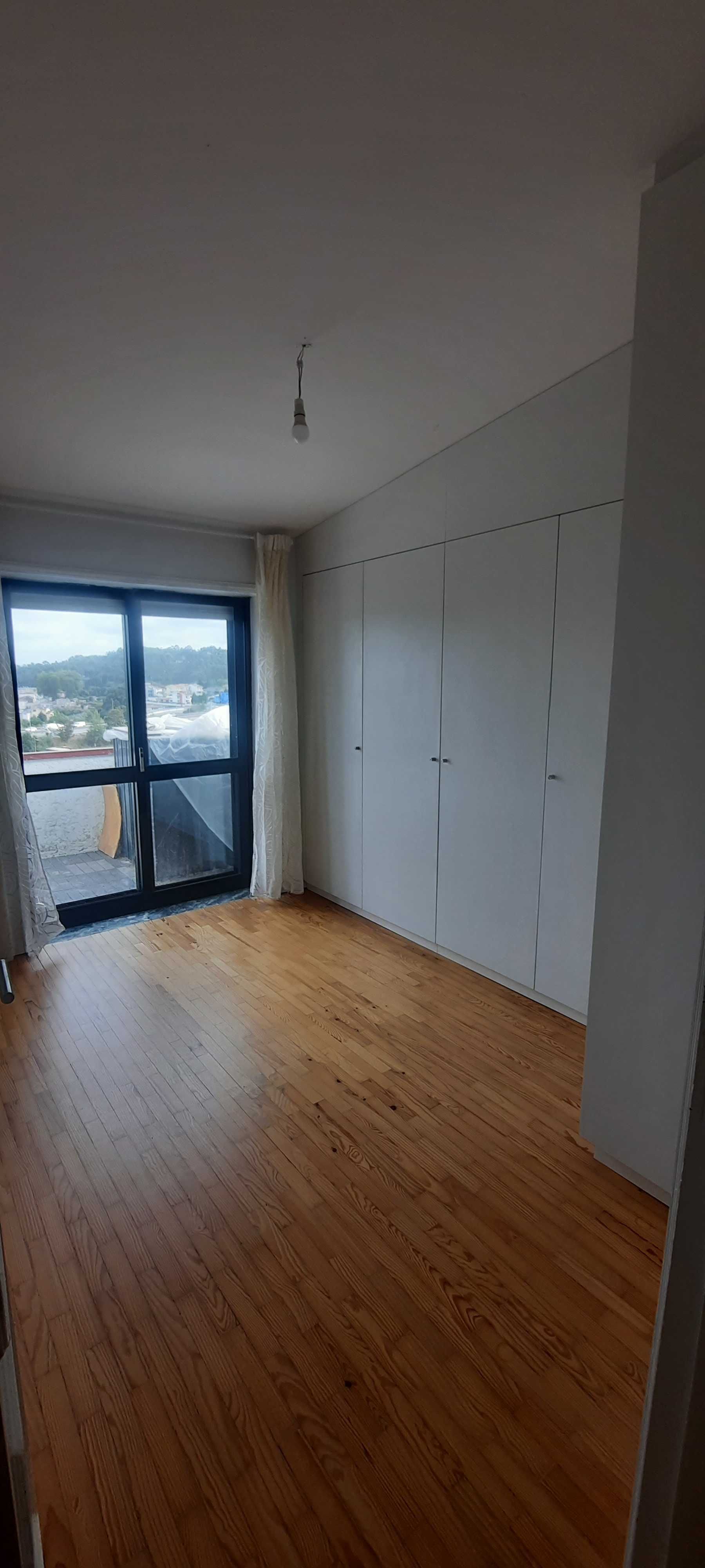 Excelente apartamento T4 dúplex completamente renovado