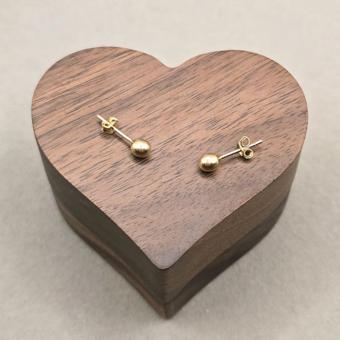 Złote kolczyki.  Nowe.  Próba 585 .