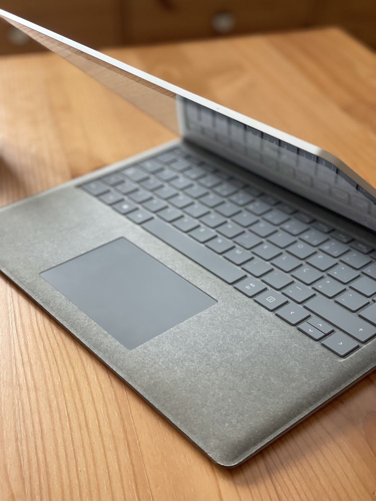 Microsoft Surface Laptop 2