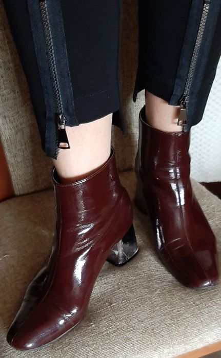 Bordowe,lakierowane botki ,srebrny obcas.
