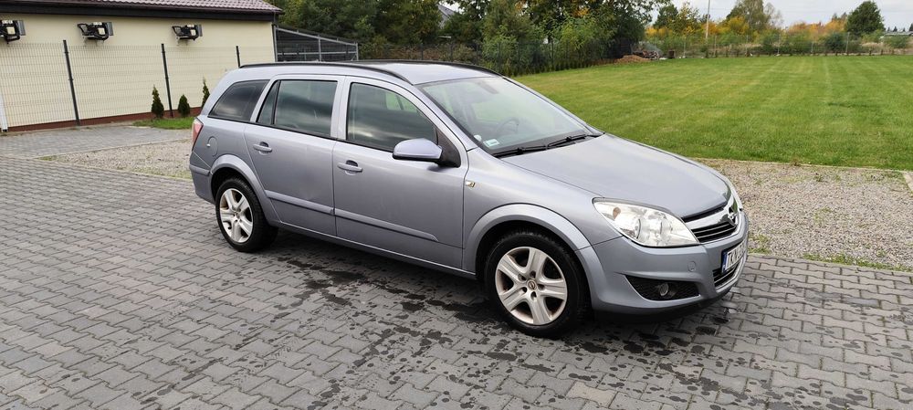 Opel Astra H kombi 1.6 benzyna 2009r + dodatkowe koła