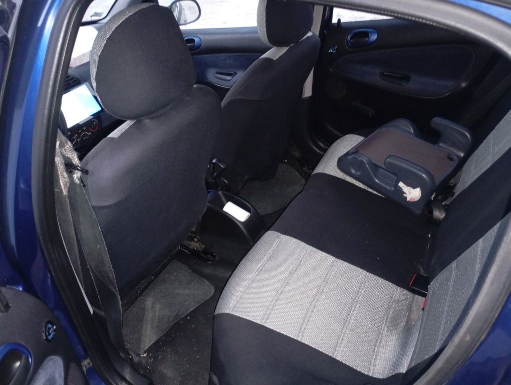 PEUGEOT 206 Hatchback (2A/C) 1.1 i 
Ano 2000
Poder: 60cv
Motor 1.1 L
E