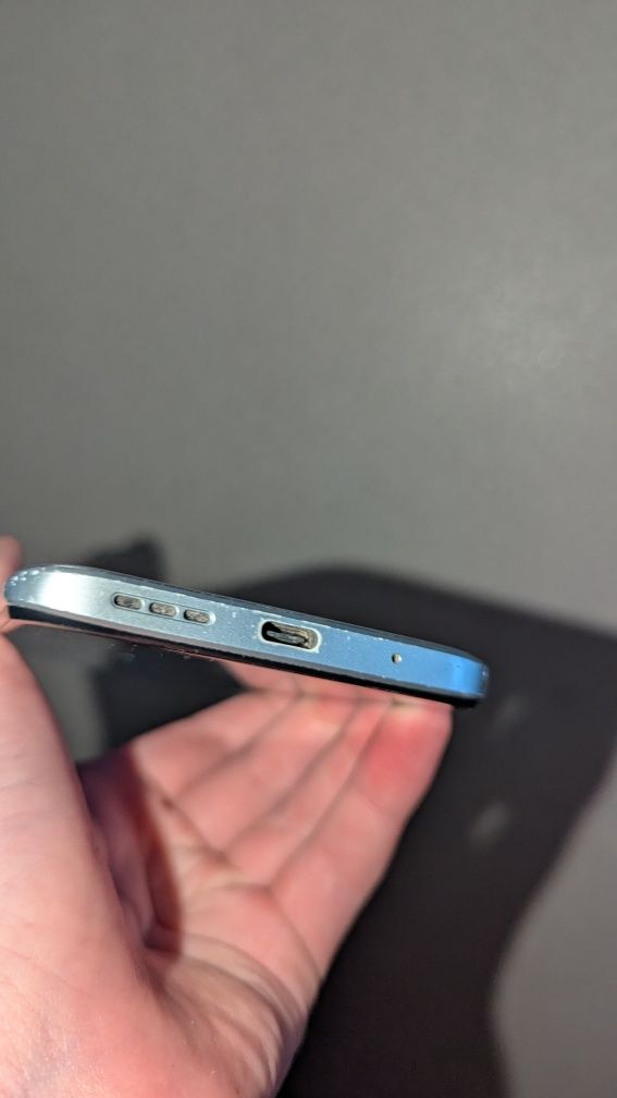 Redmi 10 – 64 ГБ, 50 МП, MIUI 14, гарний стан 

стан