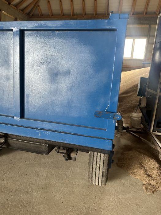 Прицеп до трактора хороший є багато чого іншого такош є і 2 осний