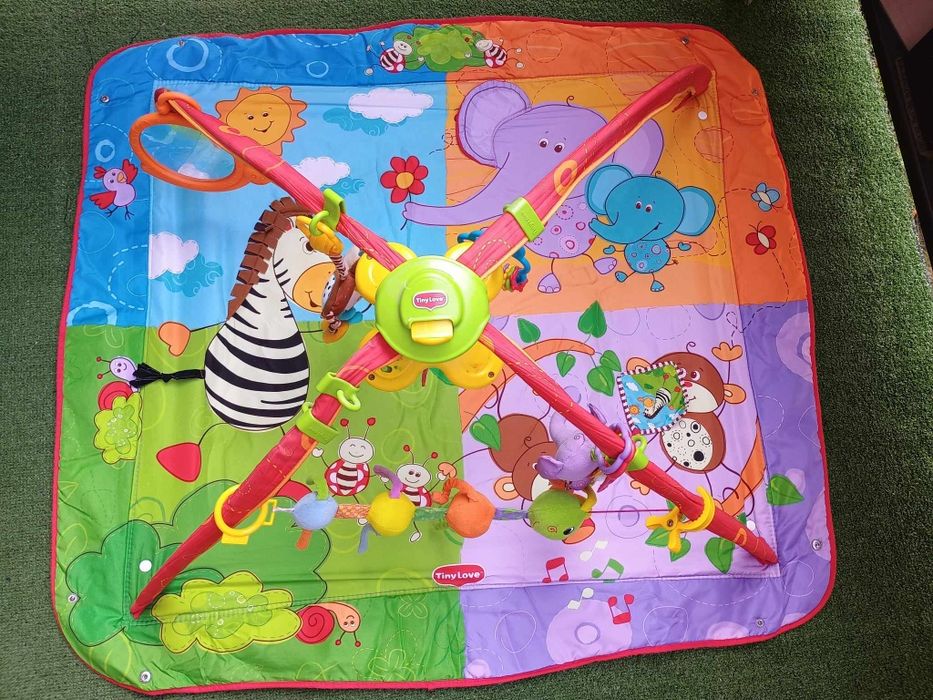 Mata Tiny love edukacyjna plus zestaw zabawek