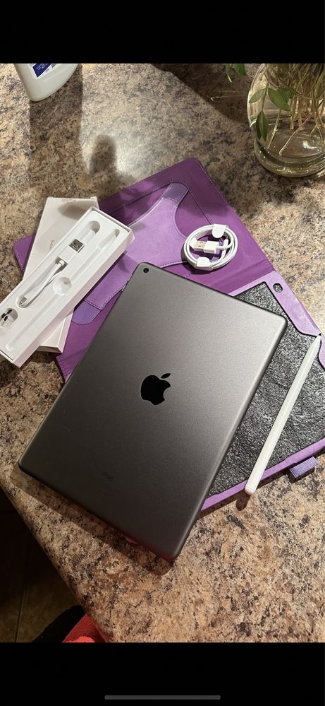 Tablet iPad Apple 10.5” cali —- iOS 18.5 —- Touch ID - PROCREATE