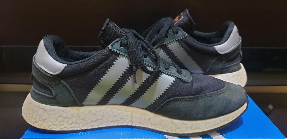 Ténis usados em ótimo estado Adidas Original I-5923 tamanho 43 1/3.