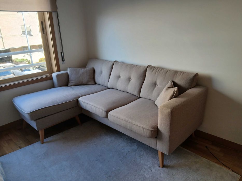 Sofá de 3 lugares com chaise-longue estilo escandinavo