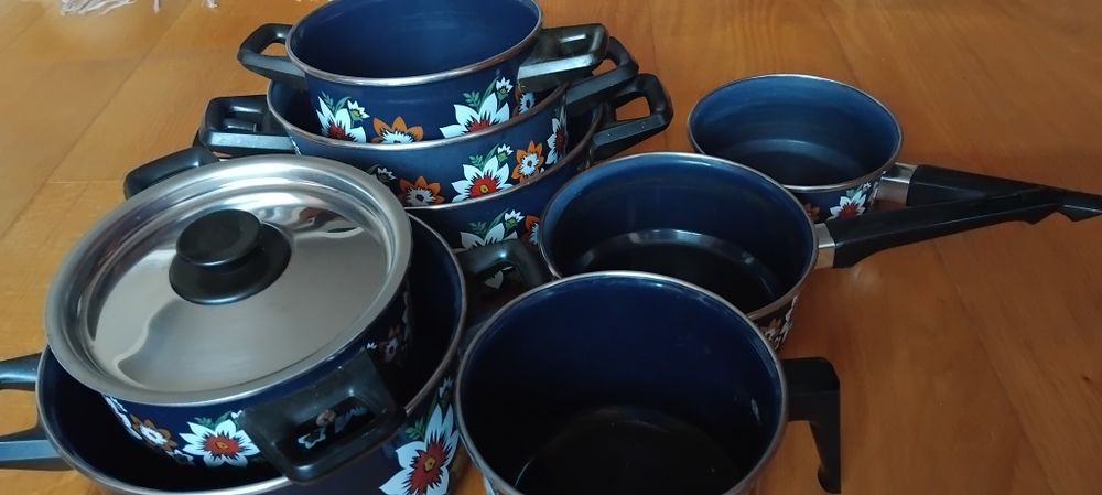 Tachos,panelas, caçarolas em esmalte pouco uso!
