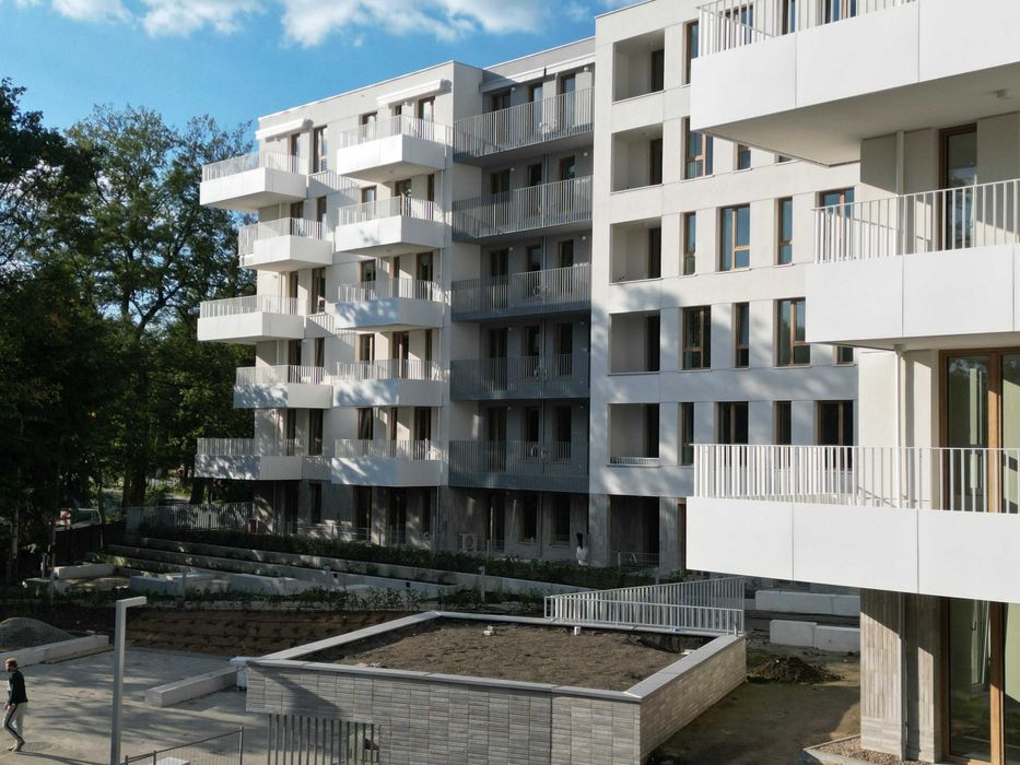 Jasne 2 pokoje z wielkim balkonem przy Łąkach Nowohuckich! Bez PCC.