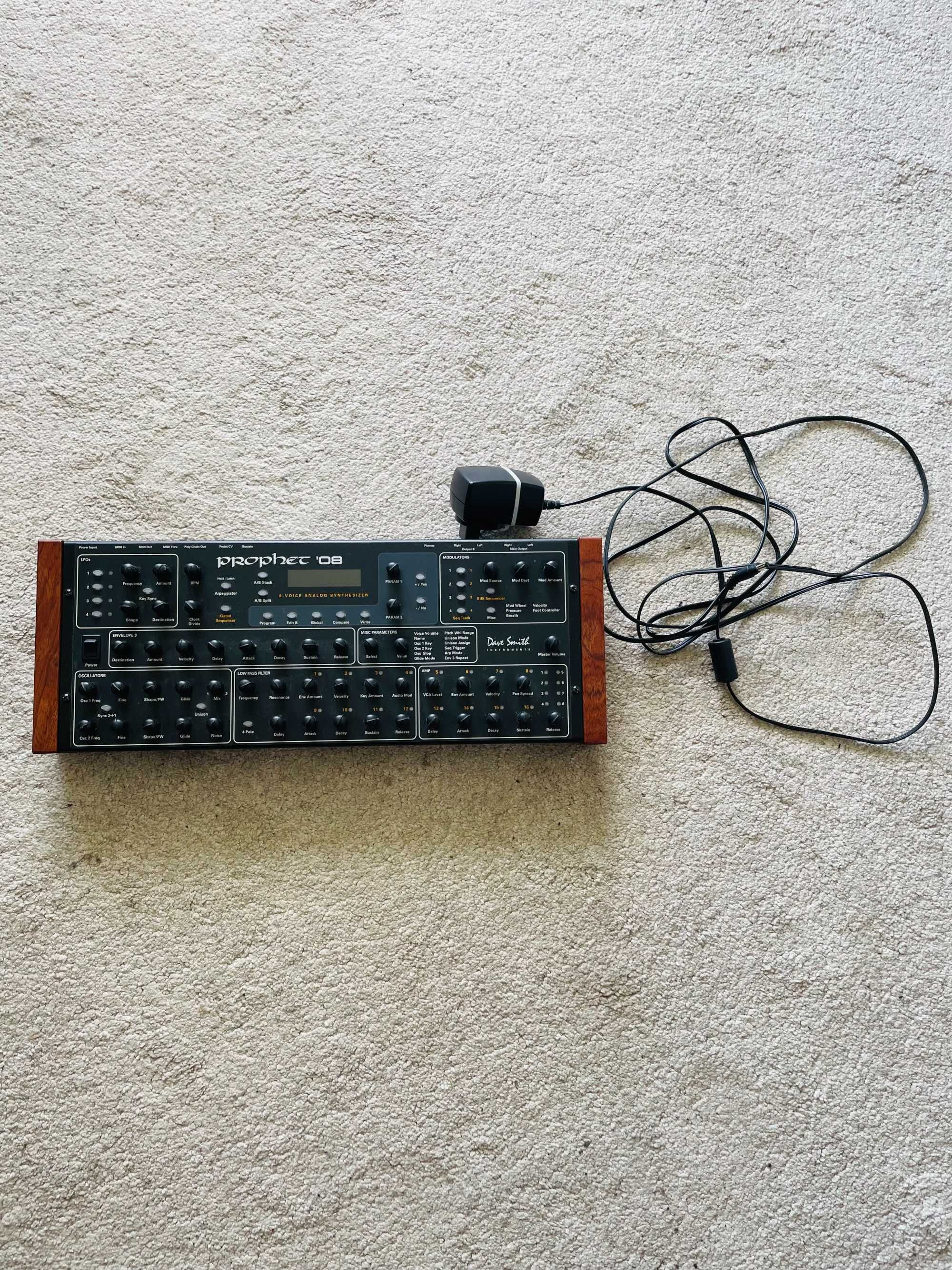 Dave Smith Prophet 08 - syntezator