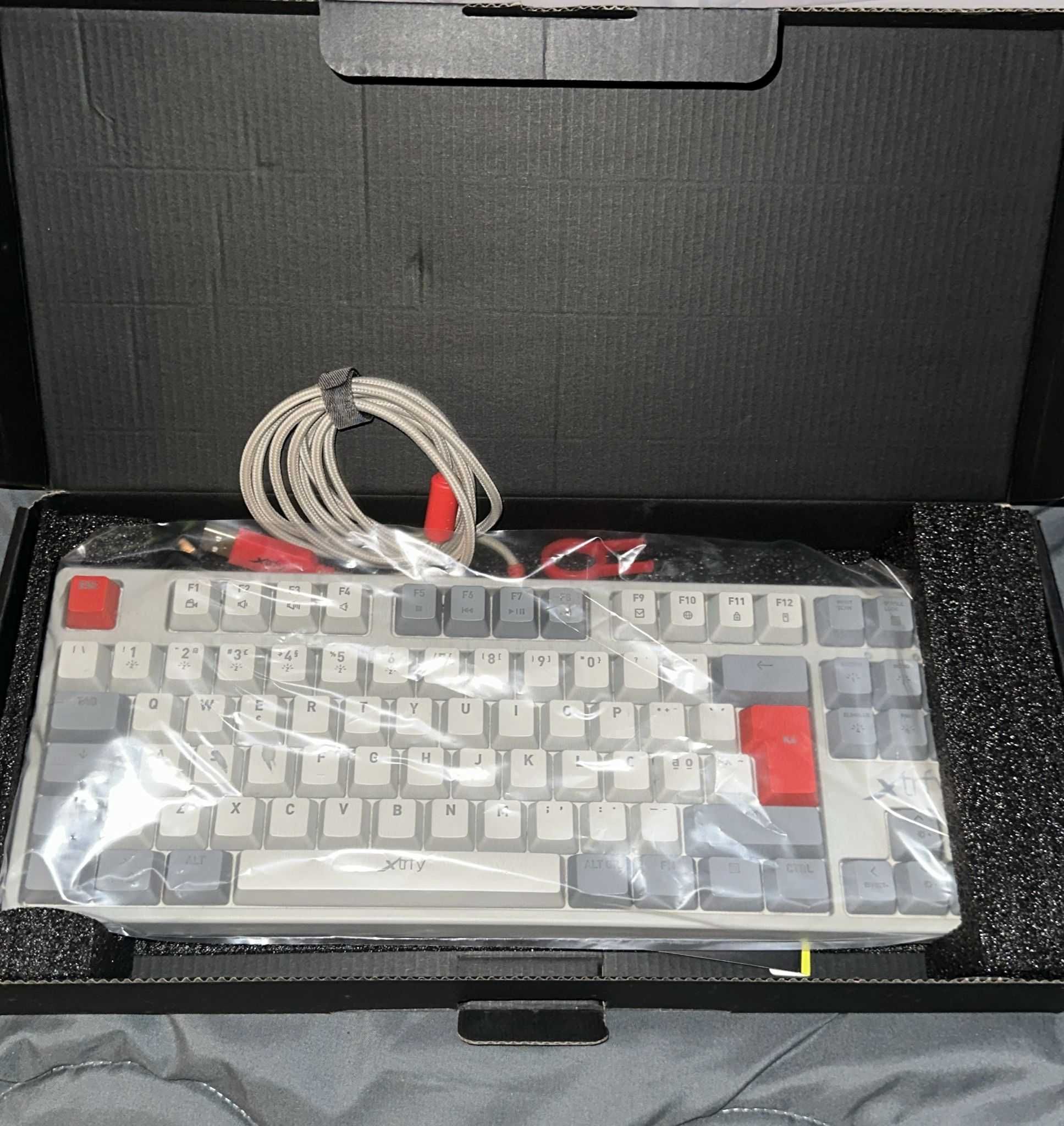 Teclado Mecânico XTRFY K4 TKL RGB – Red Switch
