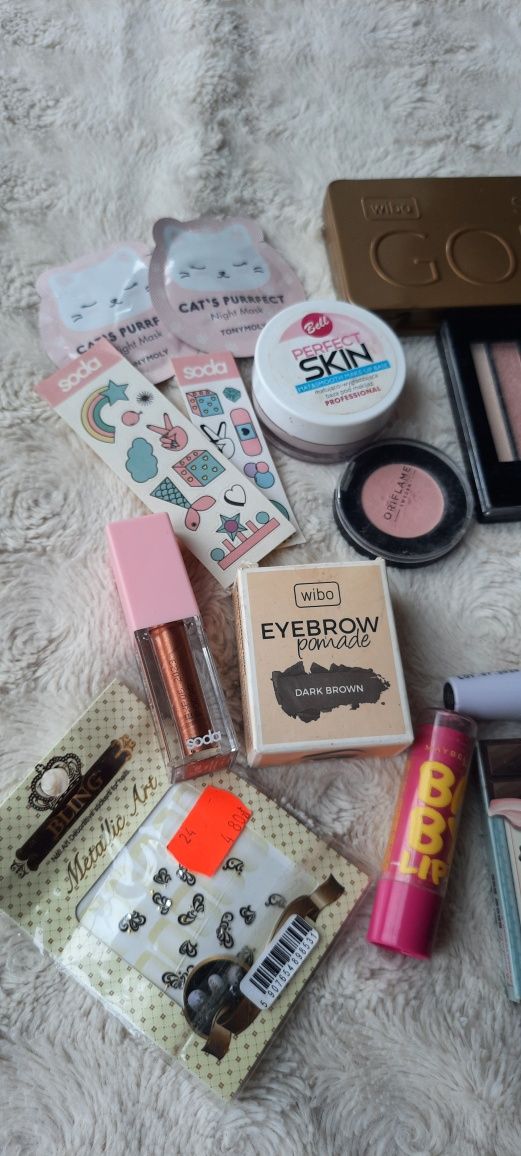 Zestaw kosmetyków do makijażu| Lovely, wibo  sephora