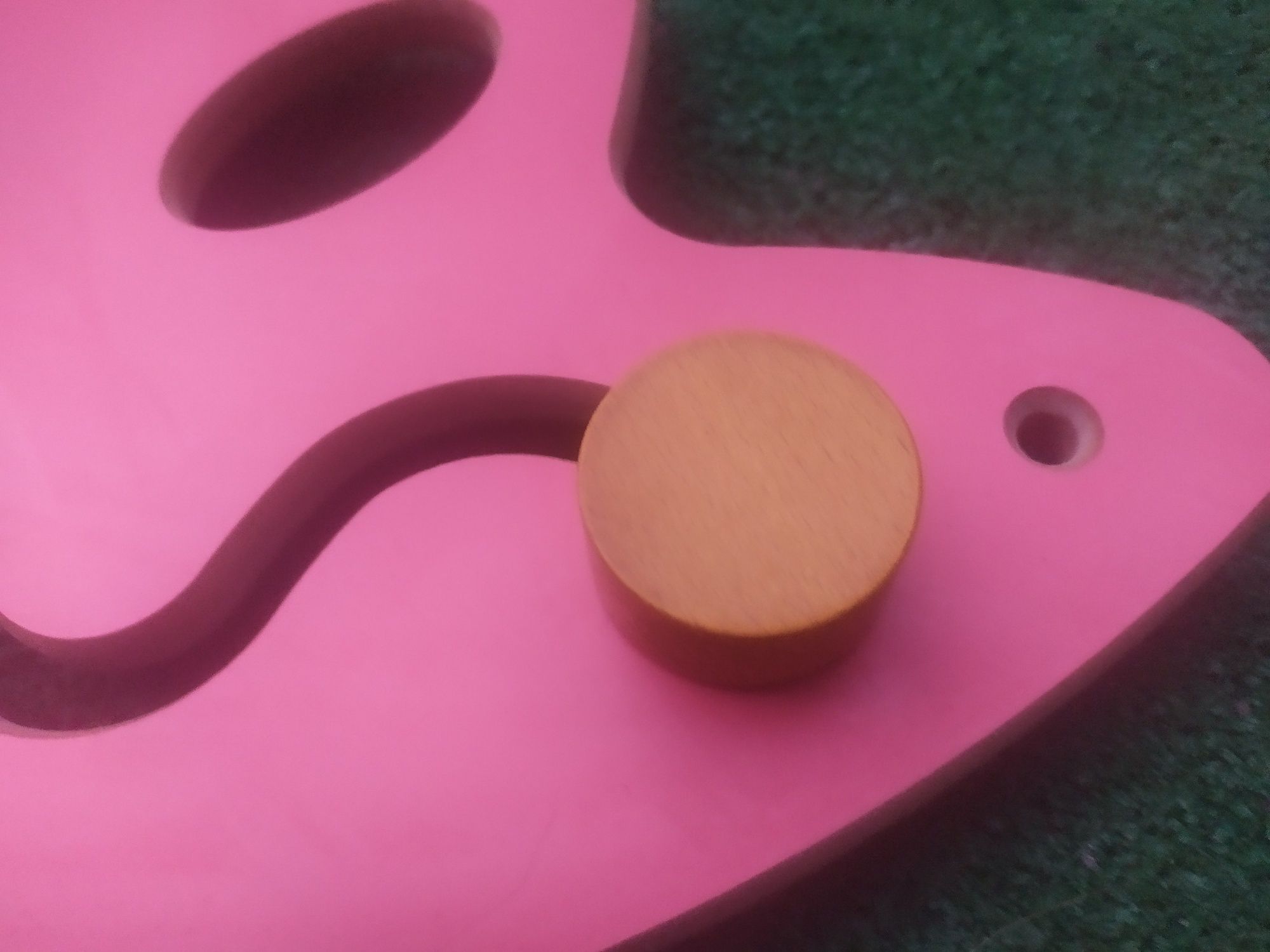 Drewniana tablica ścienna manipulacyjna
Różowa- ślimaki