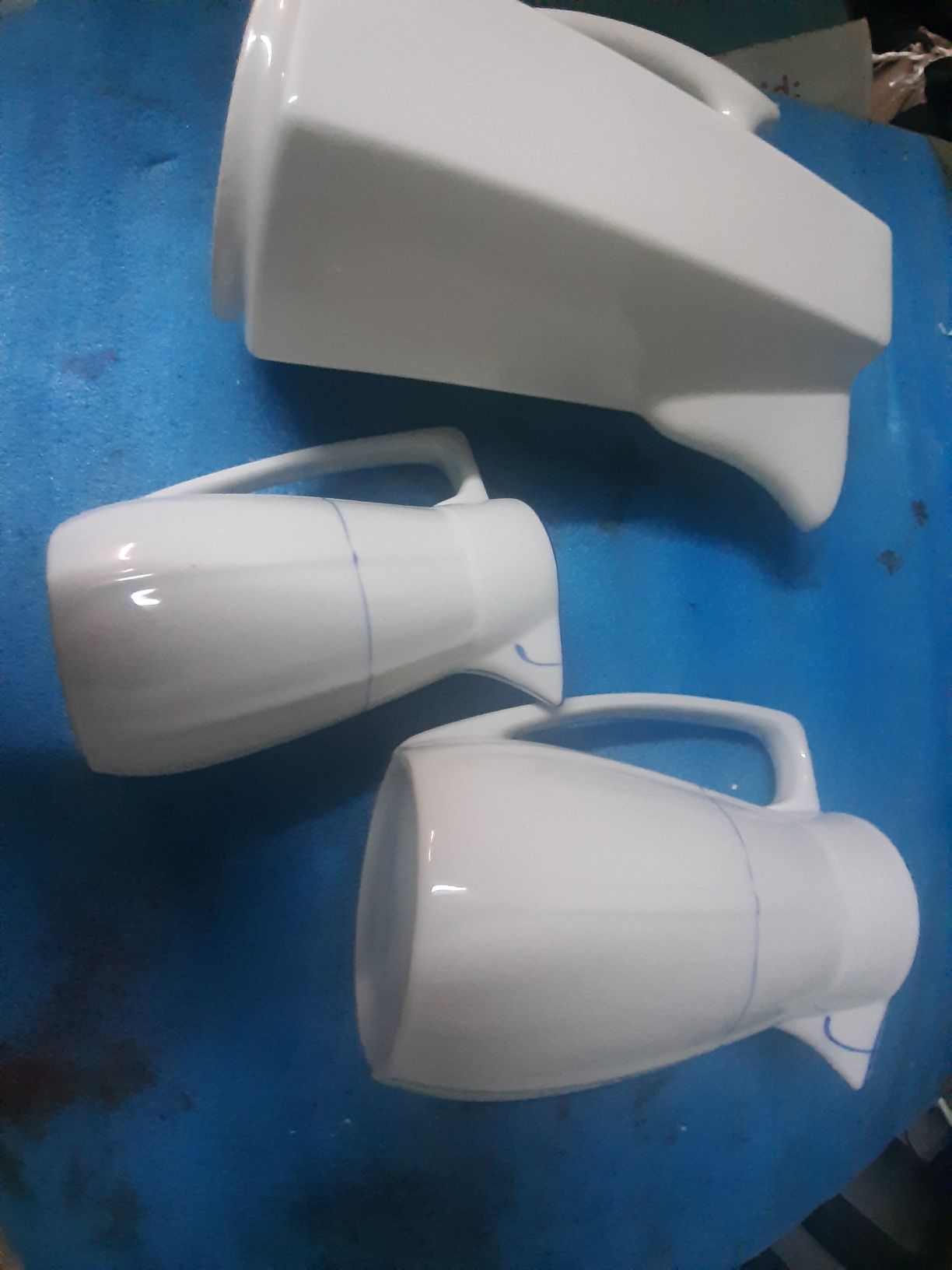 Três canecas novas