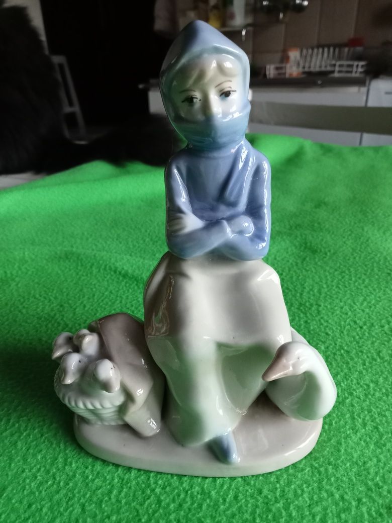 Figurka porcelanowa " gęsiarka"