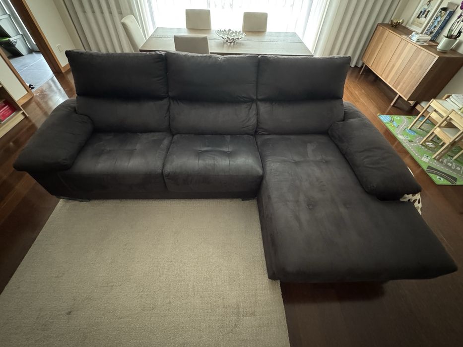 Sofá com chaise longue cinza antracite