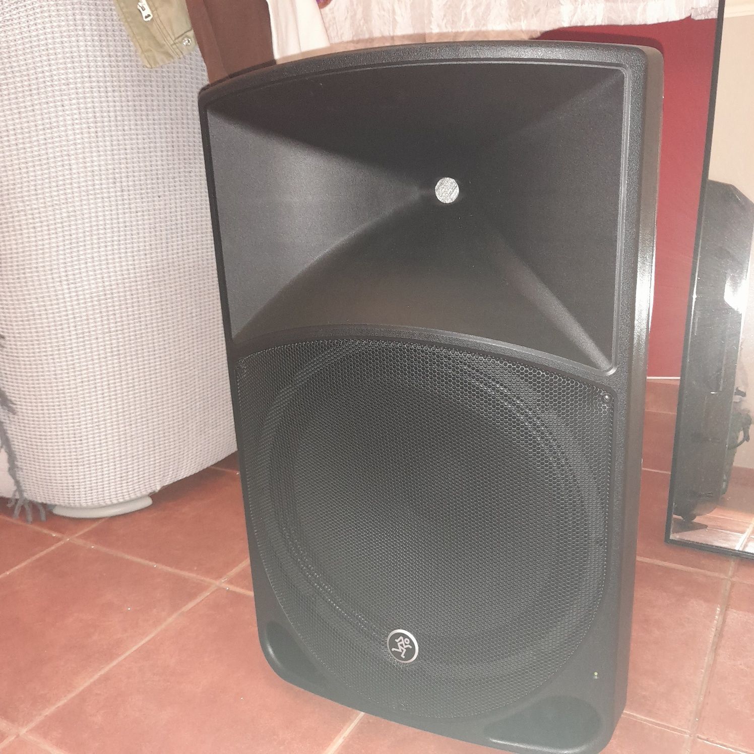 COLUNA Thump 15 100w 15 powered loudspeaker