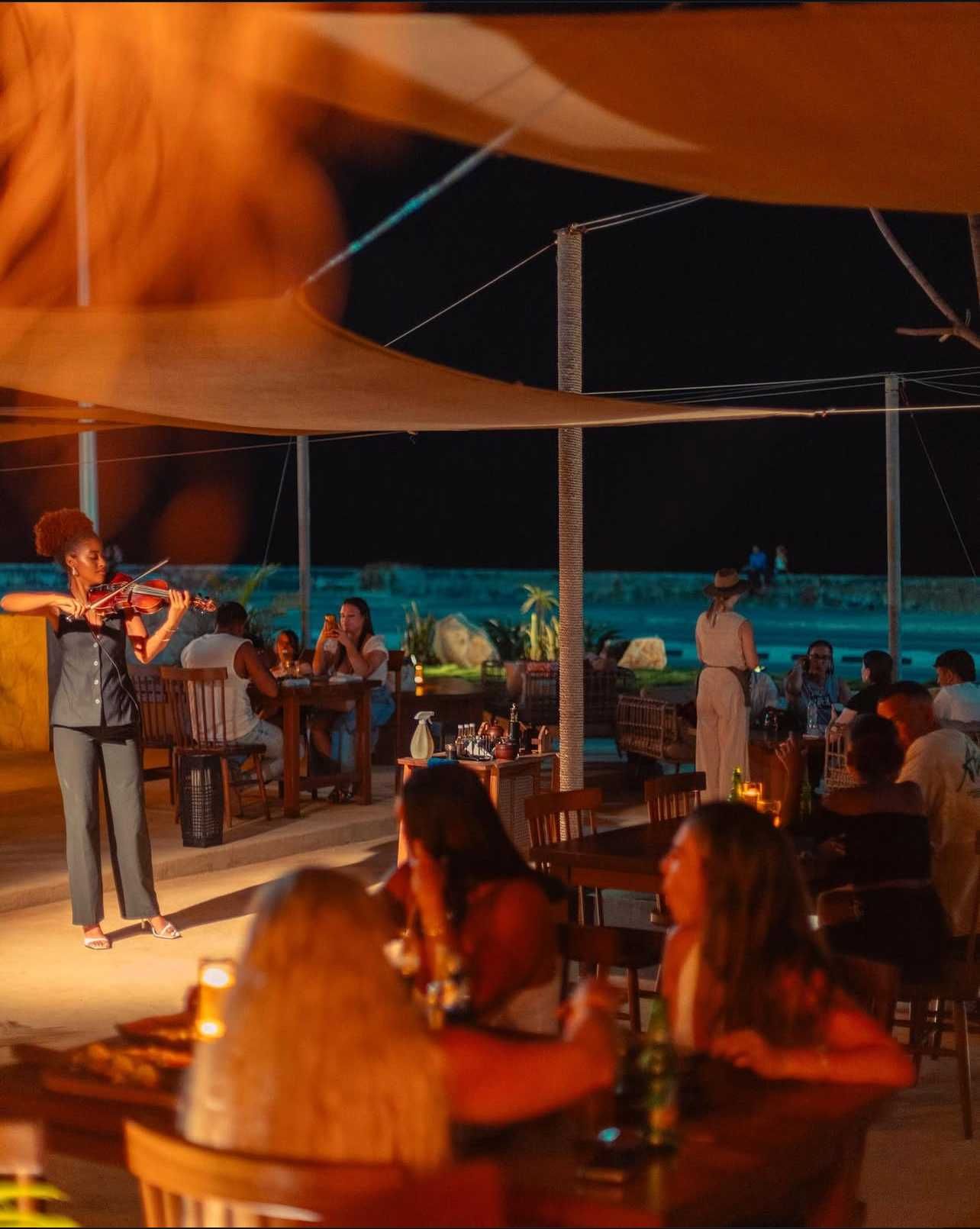 Violinista cubana profissional em Lisboa – Casamentos e eventos