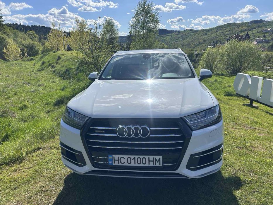 Audi  Q7  2.0 бензин  2019 року